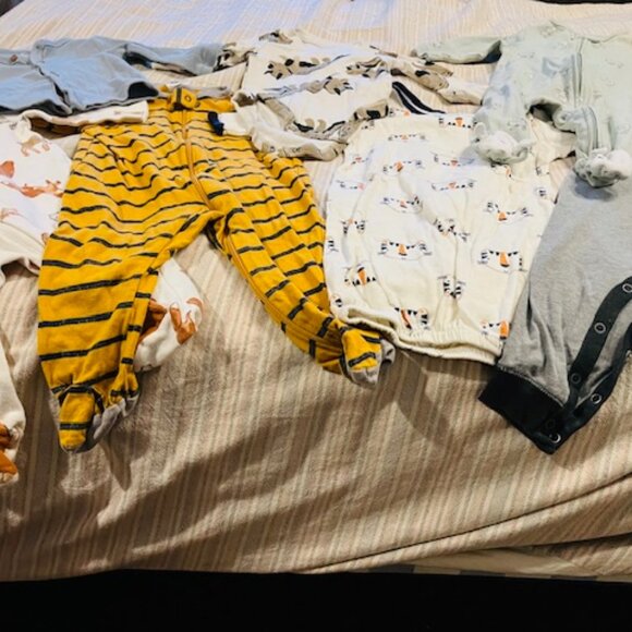 Super cute gender neutral baby bundle, almost all you need. - Picture 2 of 8